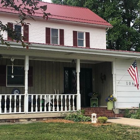 The Farmhouse Inn Guest House Nappanee Exteriör bild
