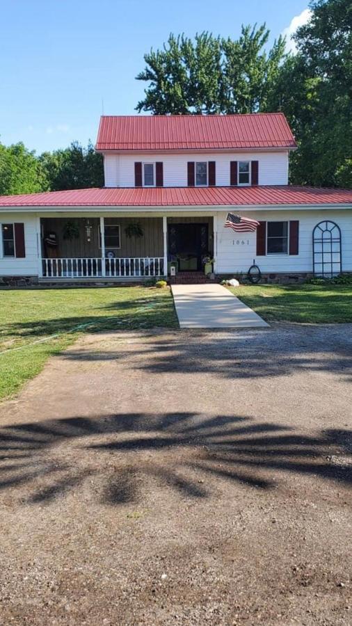 The Farmhouse Inn Guest House Nappanee Exteriör bild