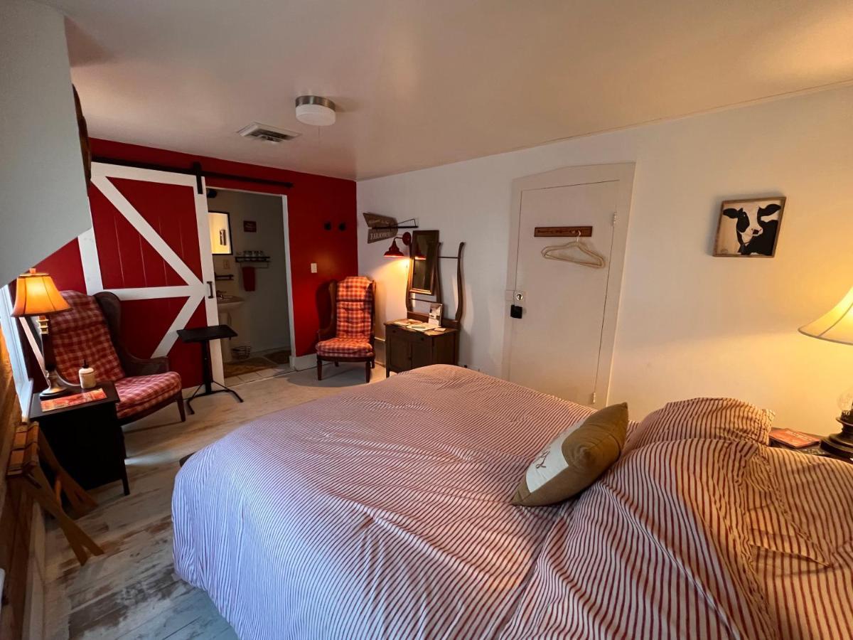 The Farmhouse Inn Guest House Nappanee Exteriör bild