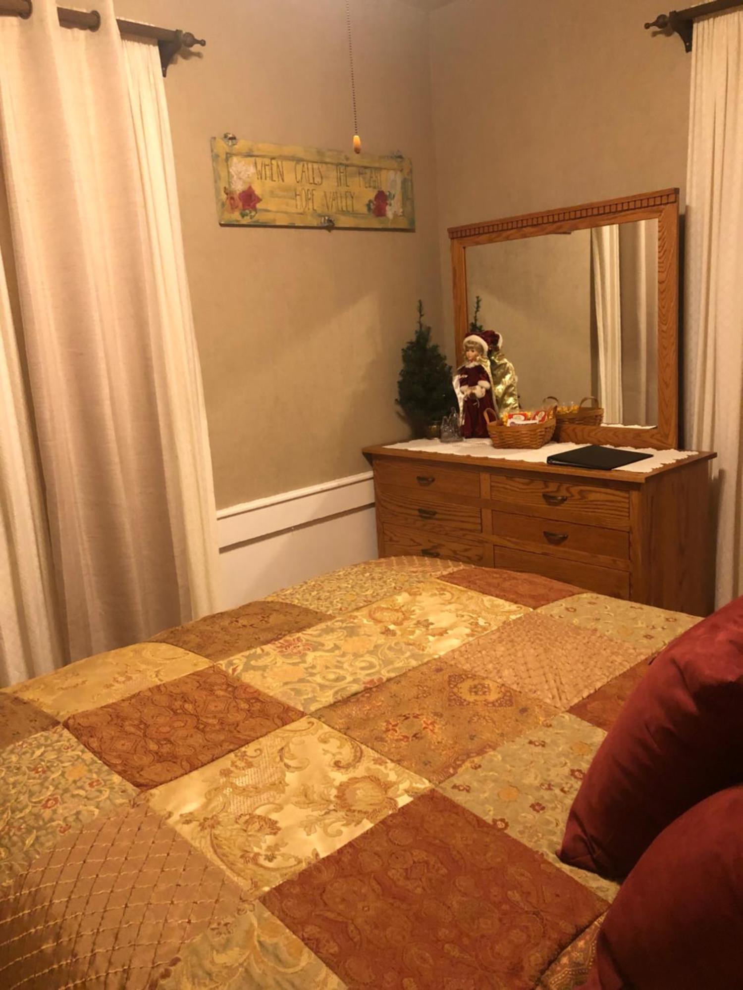 The Farmhouse Inn Guest House Nappanee Exteriör bild